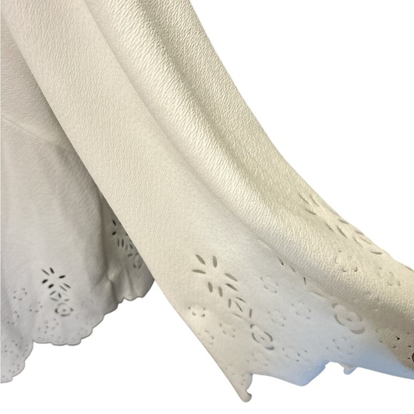 Lot of (2) White blouses, size 2XL and 3XL, preowned in excellent condition. - Picture 7 of 11